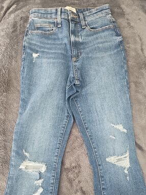 Women’s Distressed Skinny Jeans